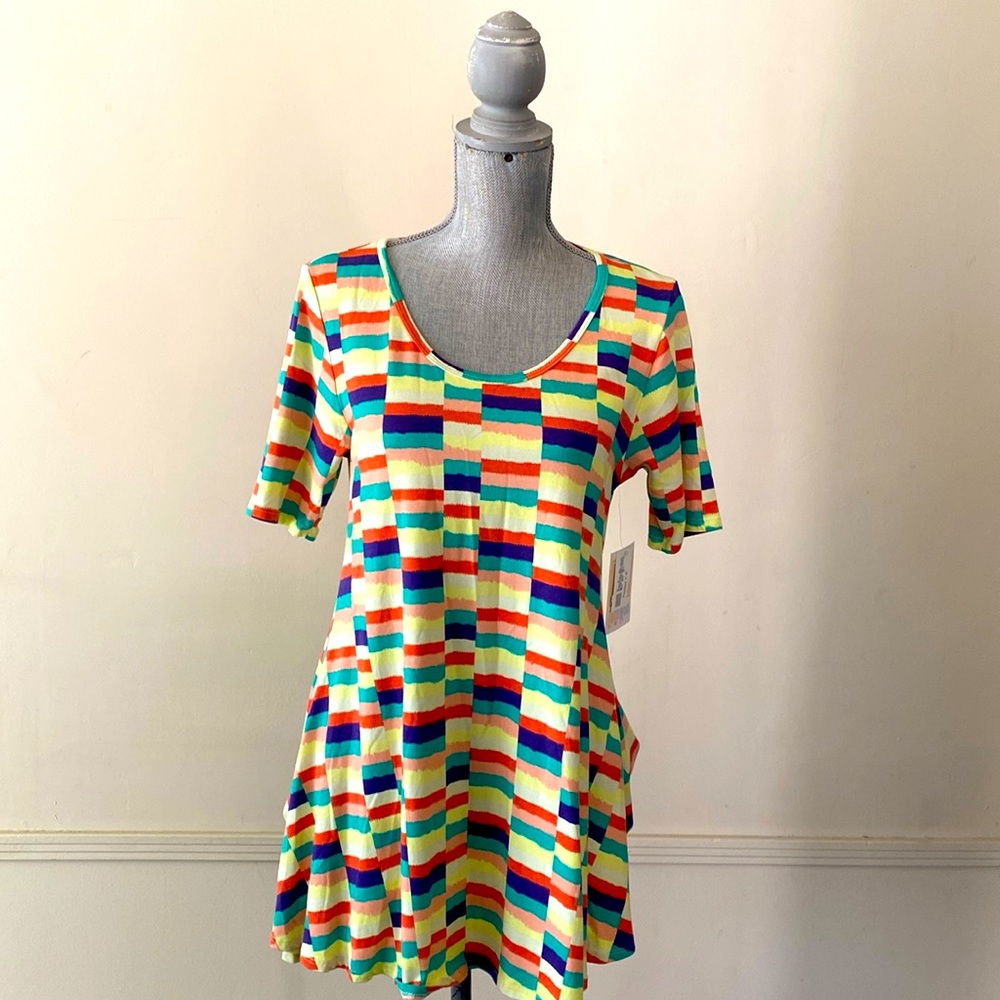LuLaRoe “PERFECT T” ROUND NECK SIDE SLITS SHORT SLEEVE TOP SIZE SMALL 💛NWT💛